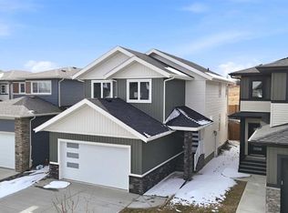 117 E Crestview Blvd, Sylvan Lake, AB T4S0V8