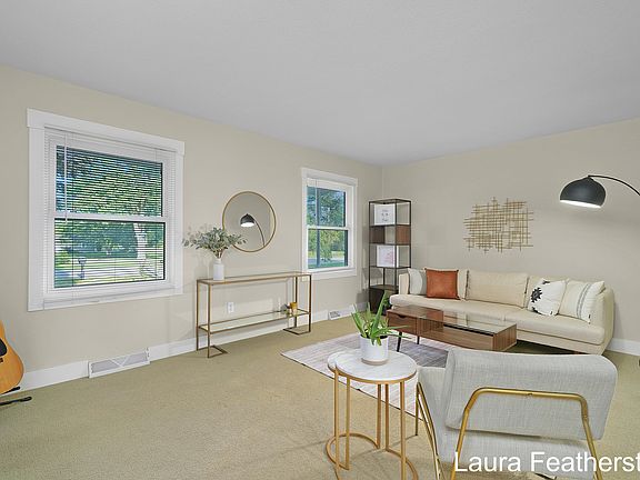 3rd image of 1810 Woodlawn Ave SE