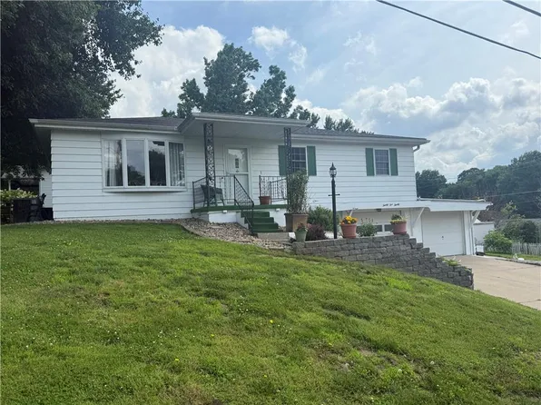 2520 Westminister Ln, Saint Joseph, MO 64503
