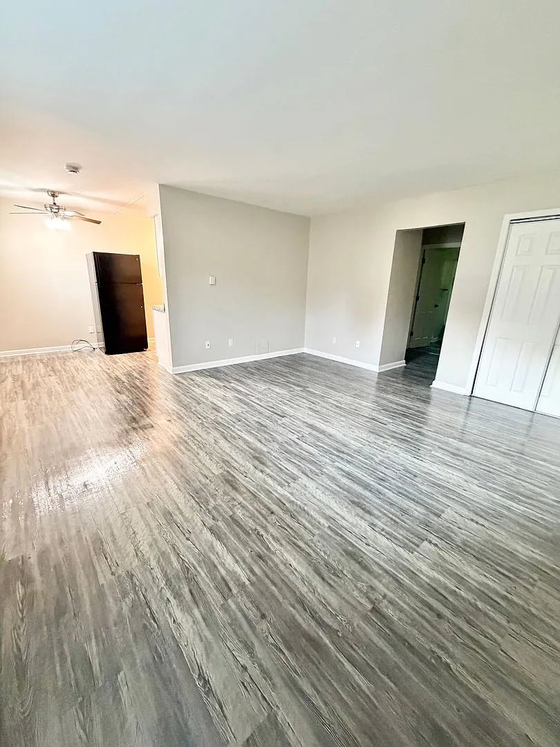 220 Oak Street — Photo 3