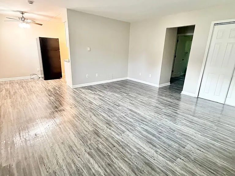 220 Oak Street — Photo 3