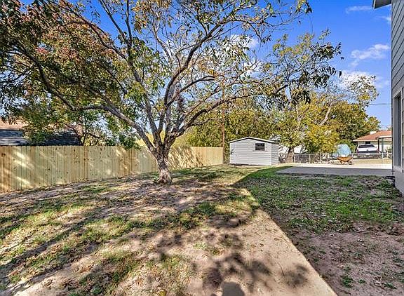 4th image of 4704 Broadhill Dr