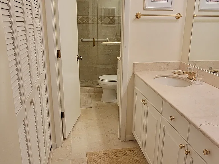 4530 Kingsmere — Photo 12