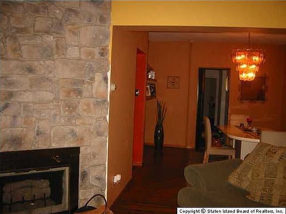 4th image of 82 Mountainview Ave