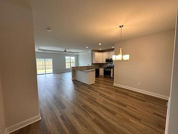 3rd image of 2861 Southern Magnolia Dr