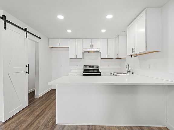 5th image of 433 Autumn Dr APT 17