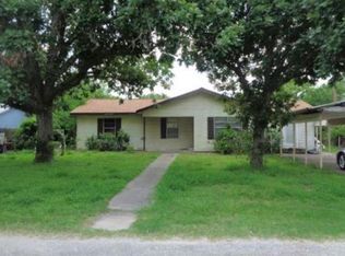 106 Elizabeth St, Woodsboro, TX 78393