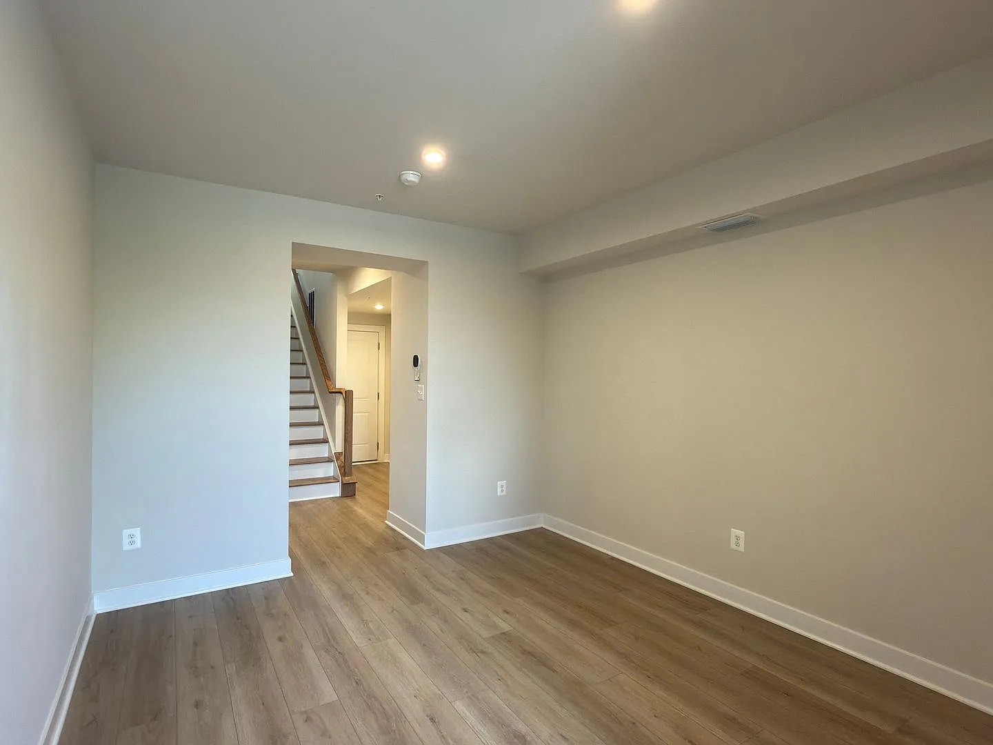 3 Bed 2.5 Bath Townhouse For Rent in Chantilly Virginia — Photo 4