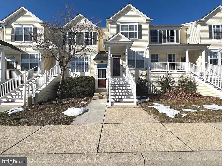1439 Nestlewood Ct — Photo 2