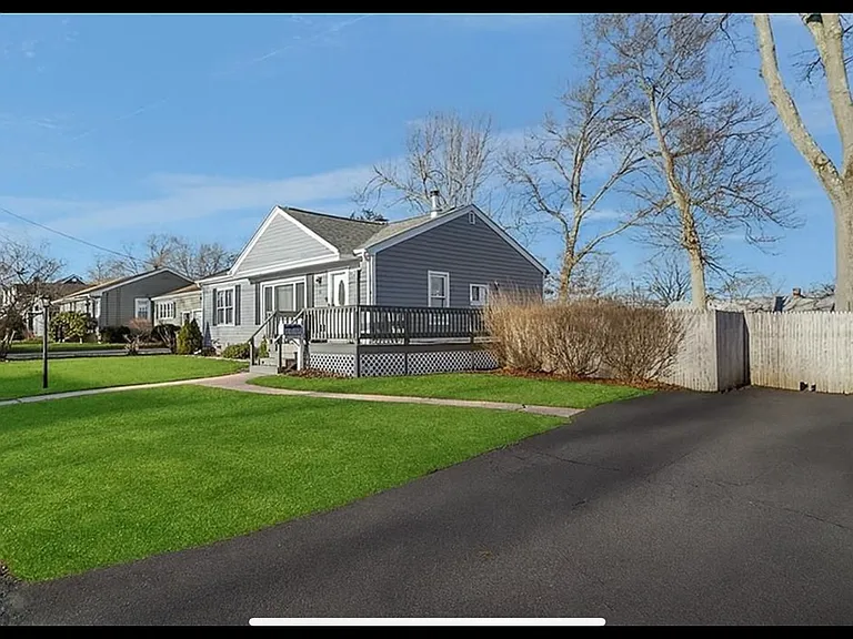 55 Columbia Ave — Photo 10