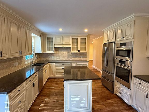 4th image of 9901 NE 4th St APT 3