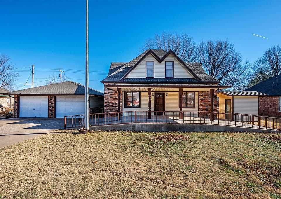 1st image of 104 SE 2nd St