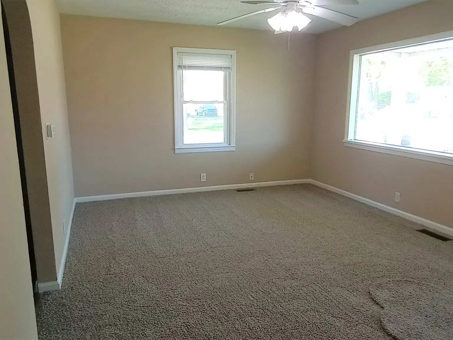 2 bed, 730 sqft, $1,050 — Photo 3