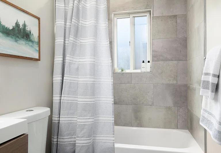 1207 Florence St — Photo 16