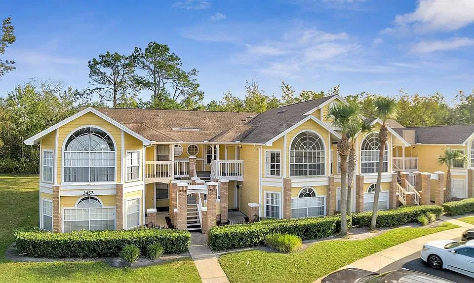 2452 Sweetwater Club Cir #28