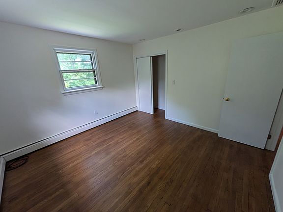5th image of 302 Conroy Ave #1