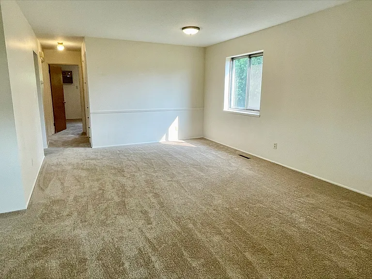 565 Treeside Dr — Photo 5