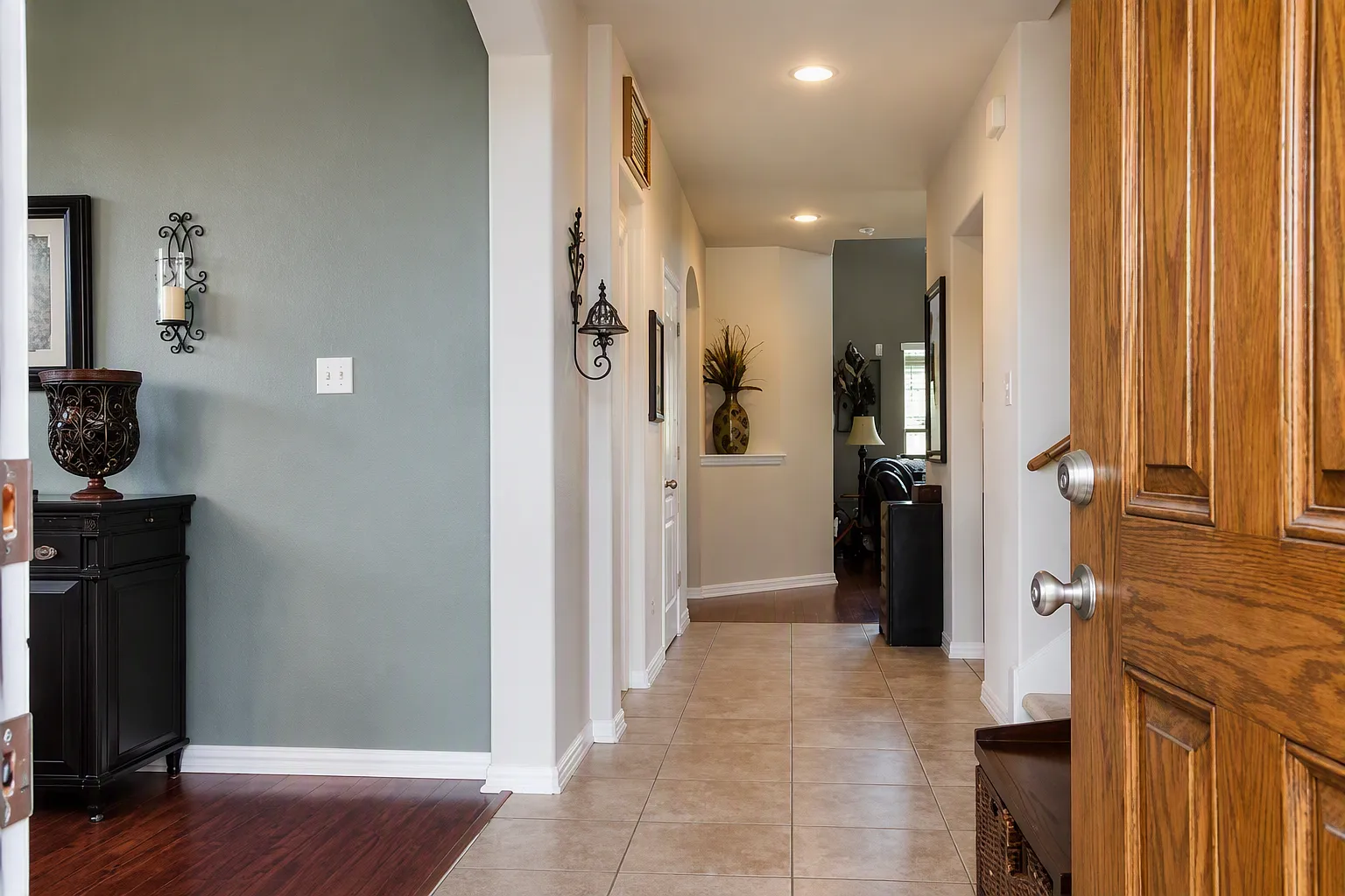 4 bed, 2.5 bath, 2562 sqft, $2,600 — Photo 1