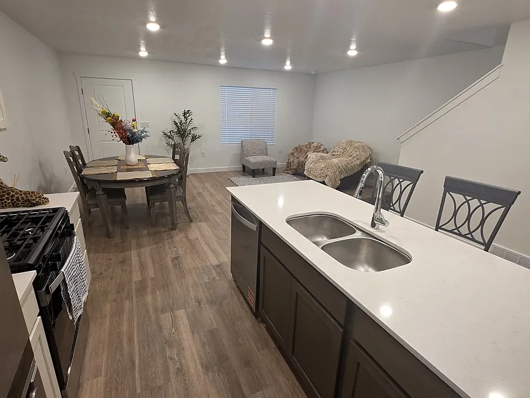 1256 N 300 E — Photo 6