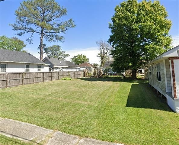 1st image of 415 Deckbar Ave