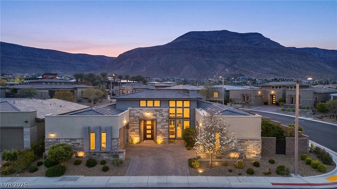 6675 Desert Crimson St, Spring Valley, NV 89148 | MLS #2763352 | Zillow