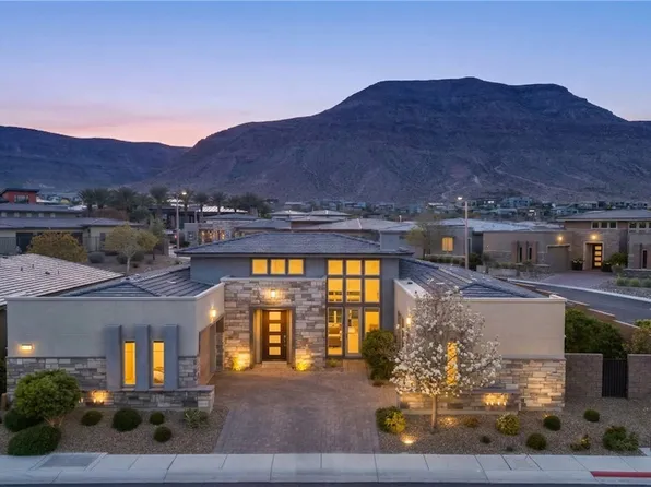 6675 Desert Crimson St, Spring Valley, NV 89148