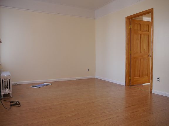 4th image of 2409 84th St APT D1