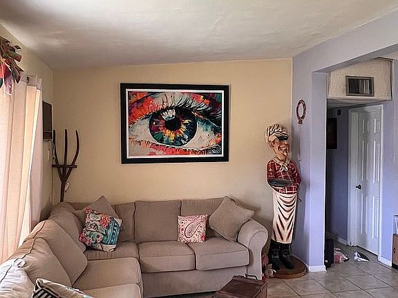 3rd image of 147 Palmetto Cir NE