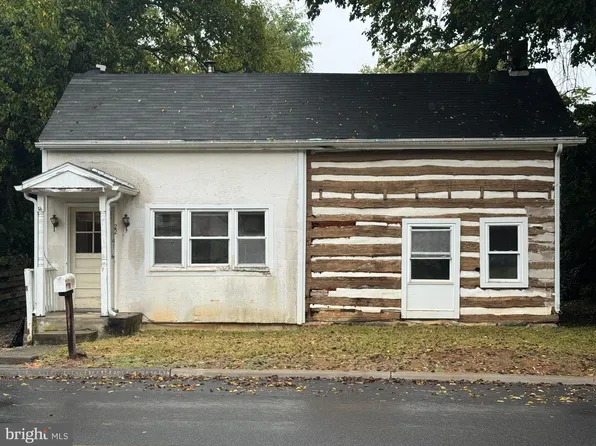 22 Josephine St, Berryville, VA 22611