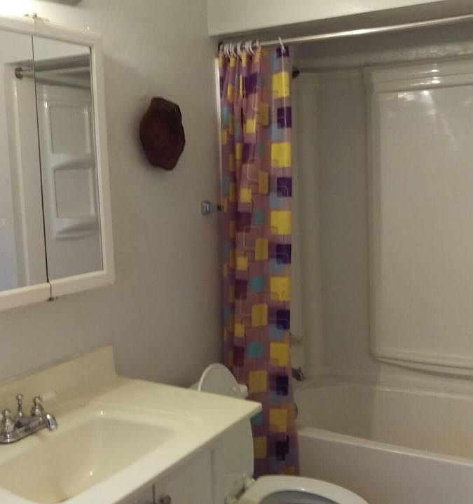 2nd floor full bathroom