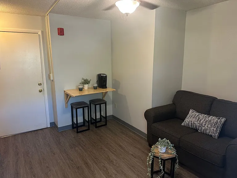 383 College Street — Photo 21