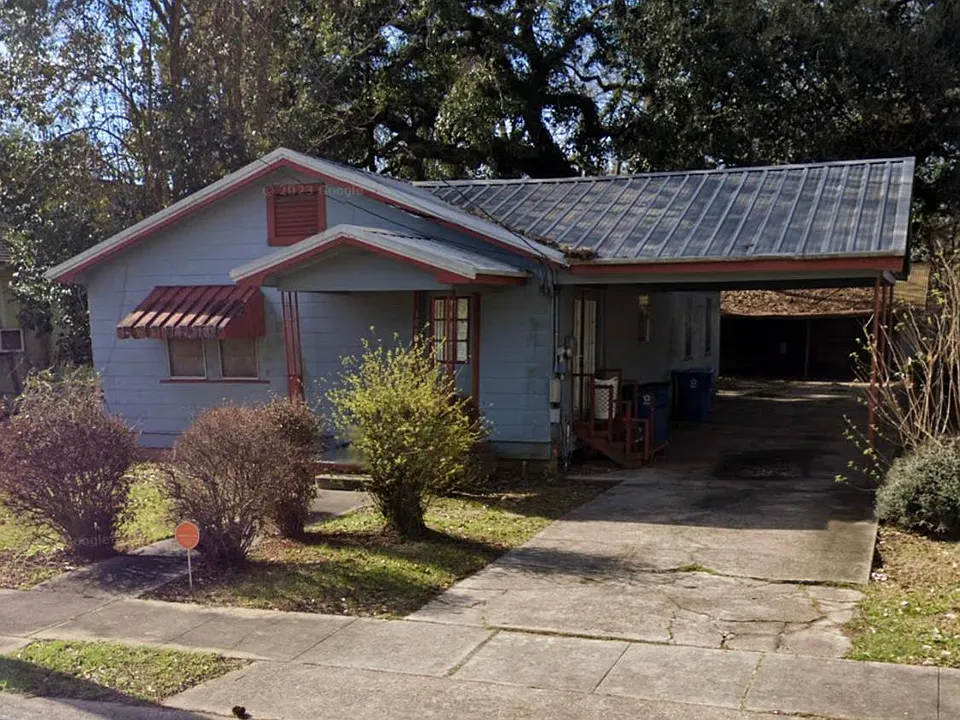 406 S Magnolia St