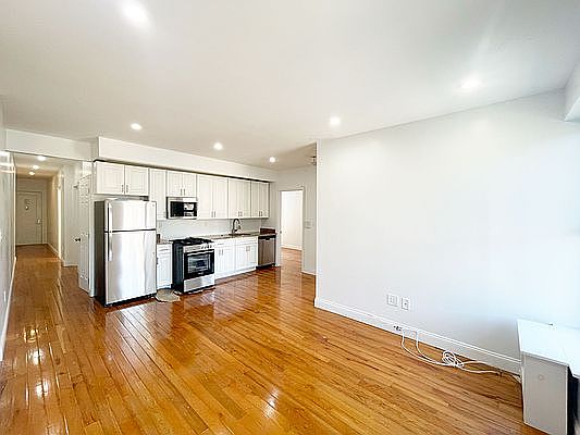 4th image of 121 Sherman Ave APT 42