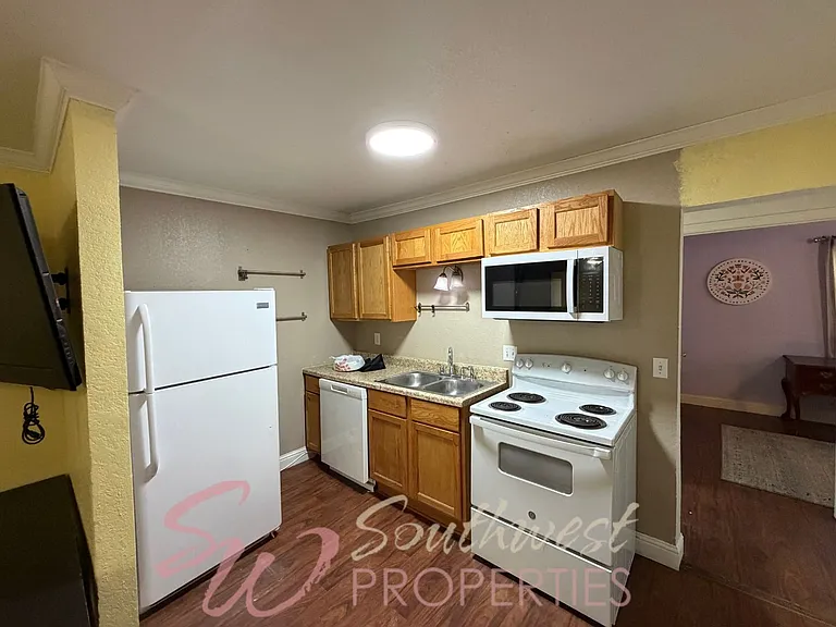 979 W Pecan St — Photo 7