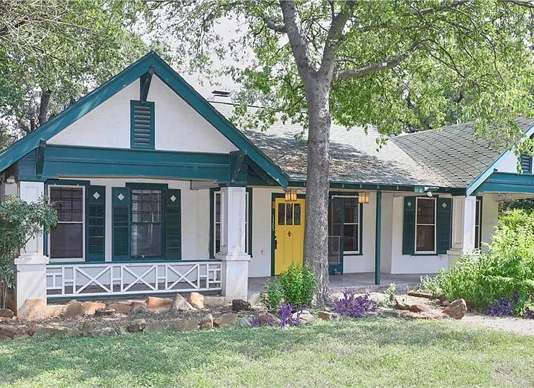 1305 Lorrain St — Photo 1