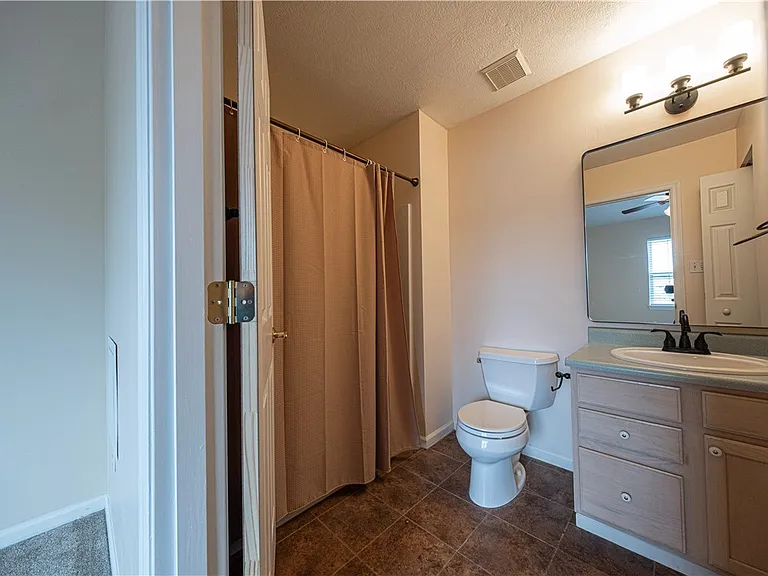 222 Castle Creek Dr — Photo 13