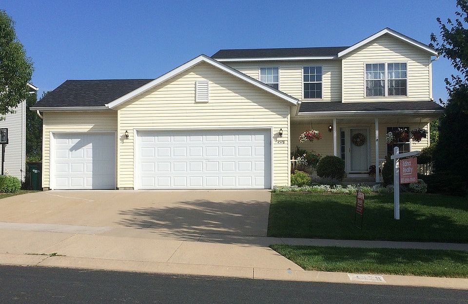 Beautifully finished 2 story walkout