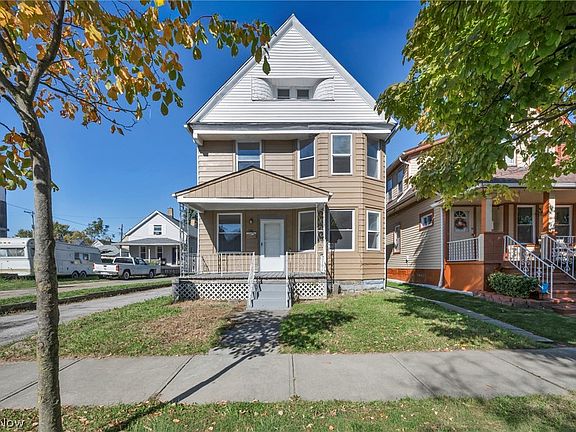 2nd image of 3822 Carlyle Ave