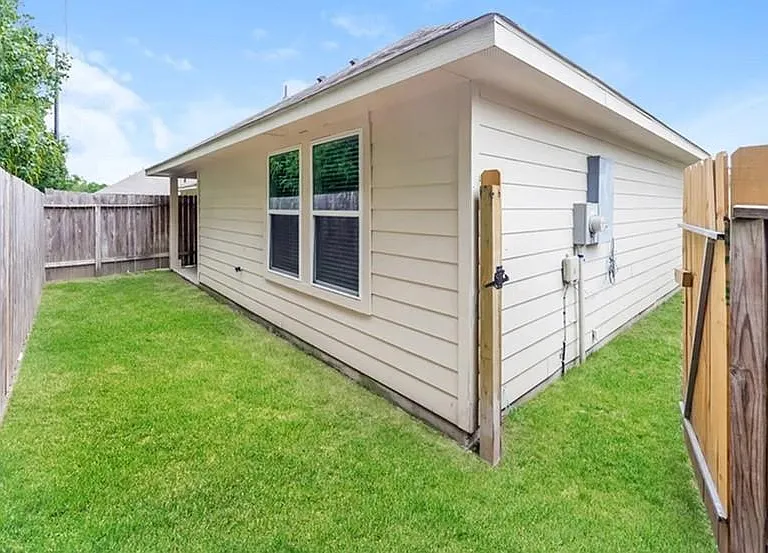 10023 Piave Dr — Photo 3
