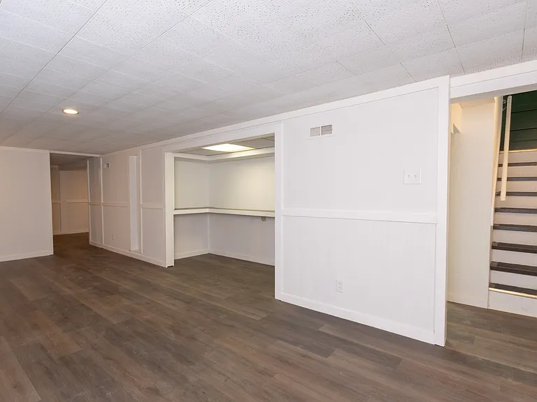 9046 Southview Ln — Photo 16
