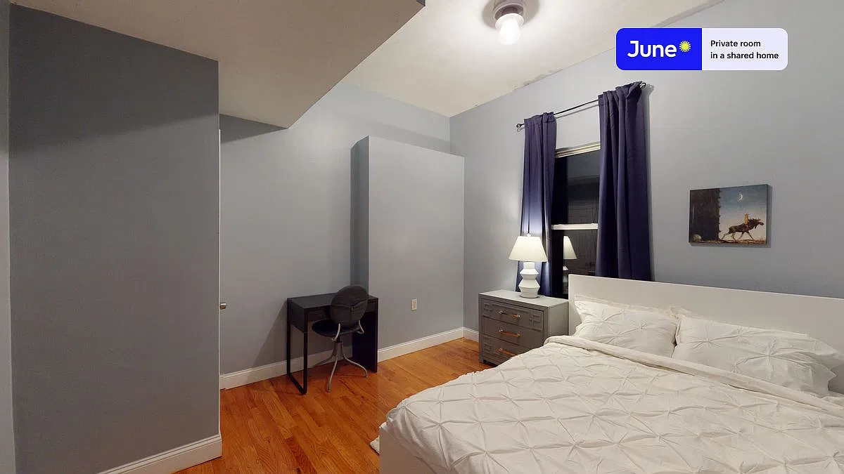 Queen bedroom in 4 bed/2 bath home in Allston #534 B — Photo 3