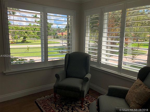 4th image of 601 Wren Ave