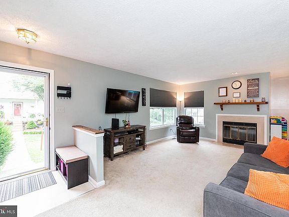 5th image of 446 Darby Ln