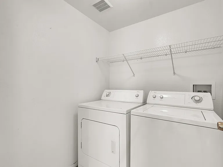 #GuardianReatly 8250 N Grand Canynon #2167 NW Condo Rental laundry_08072025