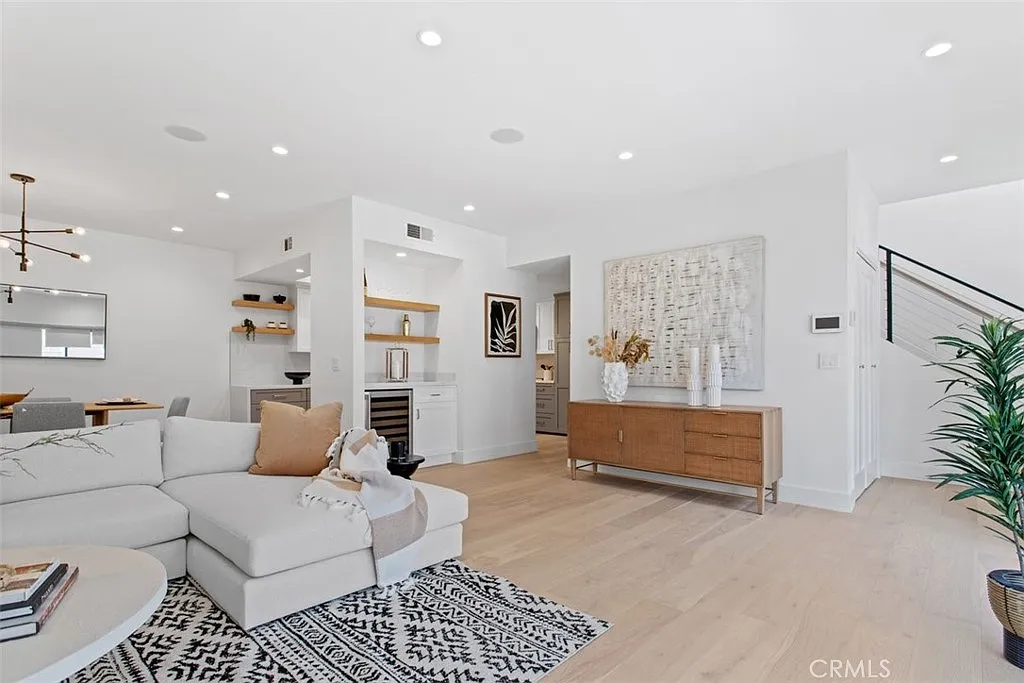 Building Photo - 1409 Havenhurst Dr #3