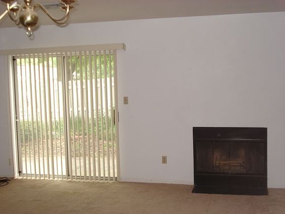 Living_Room_FirePlace