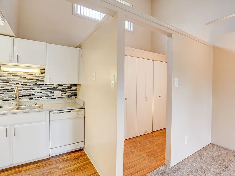 Summit View Village Apartments — Photo 16