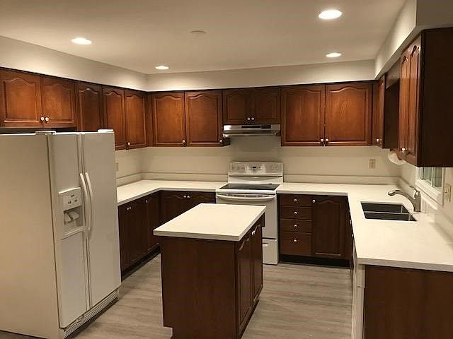 2nd image of 216 Orchard Heights Blvd