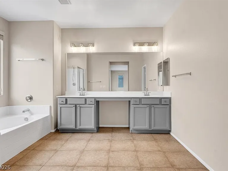 7658 Engleberg Ave — Photo 17