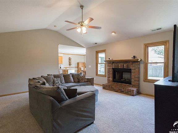 4th image of 2101 Bishop Ct